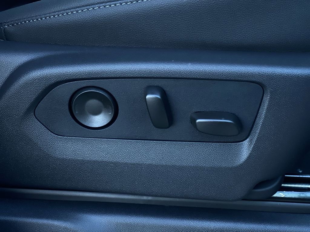 New 2026 GMC Sierra 3500 SLT w/ SLT Convenience Package image 44