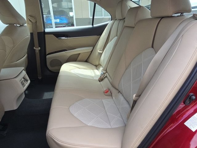 Used 2018 Toyota Camry XLE FWD image 11