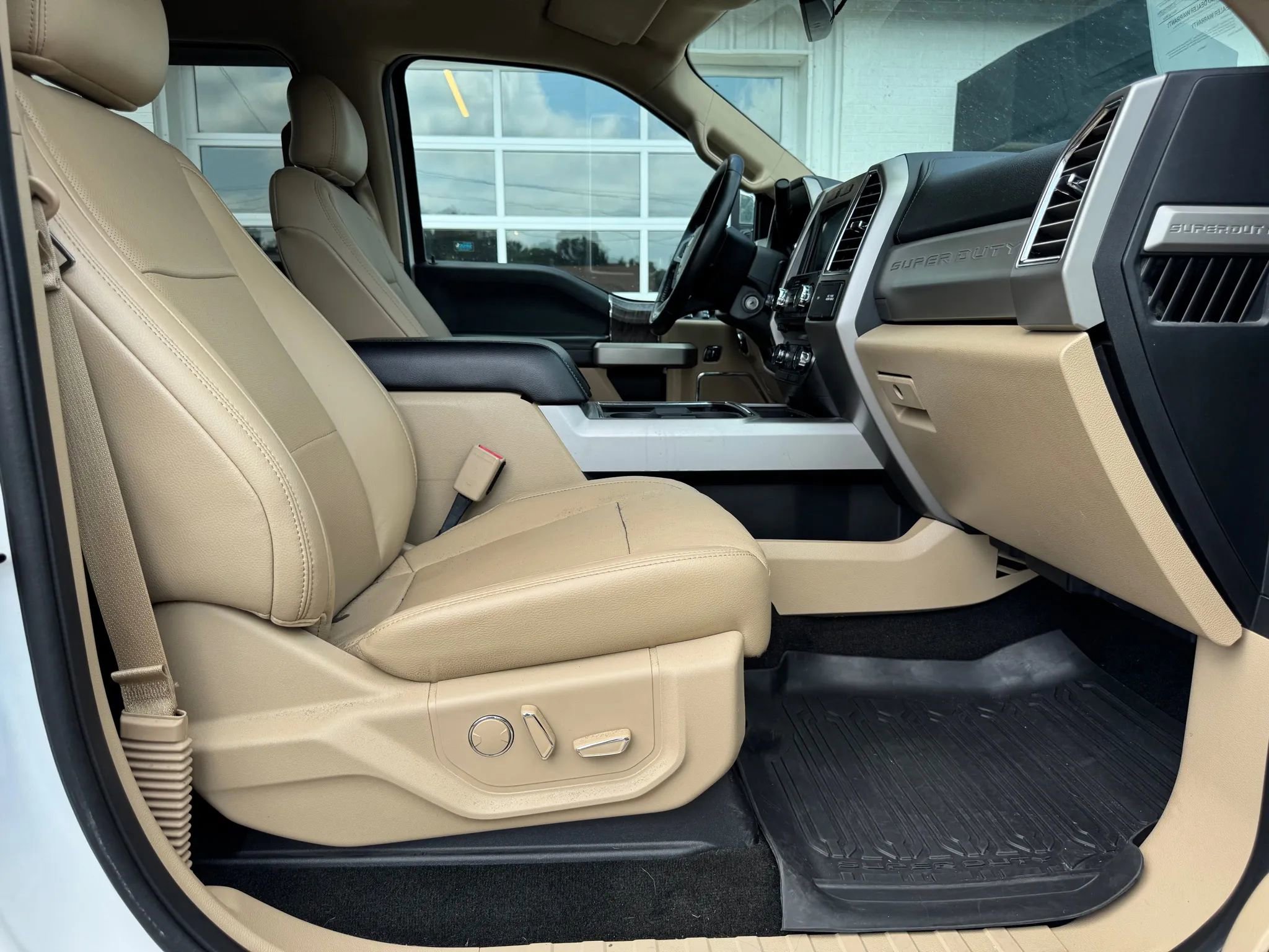 Used 2017 Ford F250 Lariat w/ Chrome Package image 16