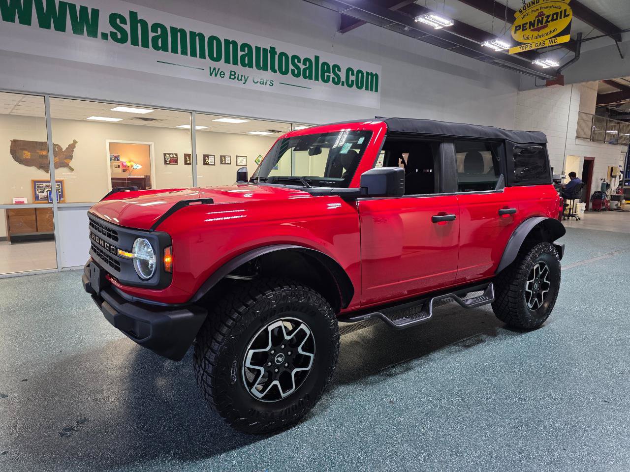 Used 2023 Ford Bronco 4-Door AWD/4WD image 2