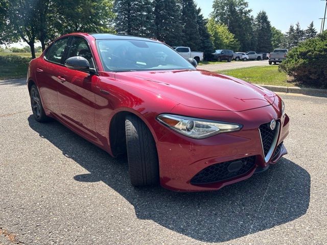 Used 2017 Alfa Romeo Giulia Ti w/ TI 19" Sport Package RWD image 2