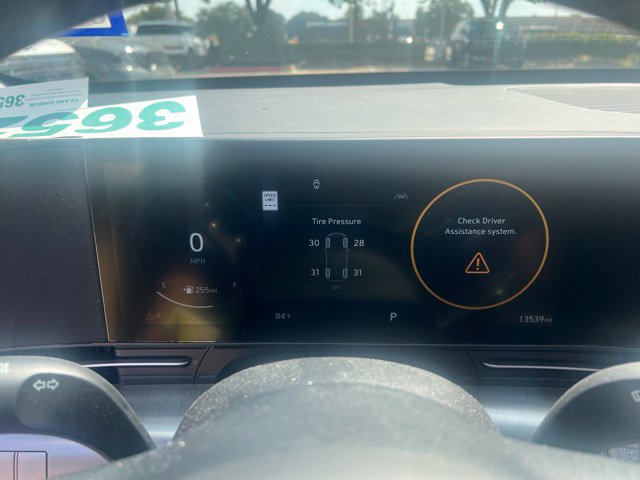 Certified 2024 Hyundai Kona Limited FWD image 5