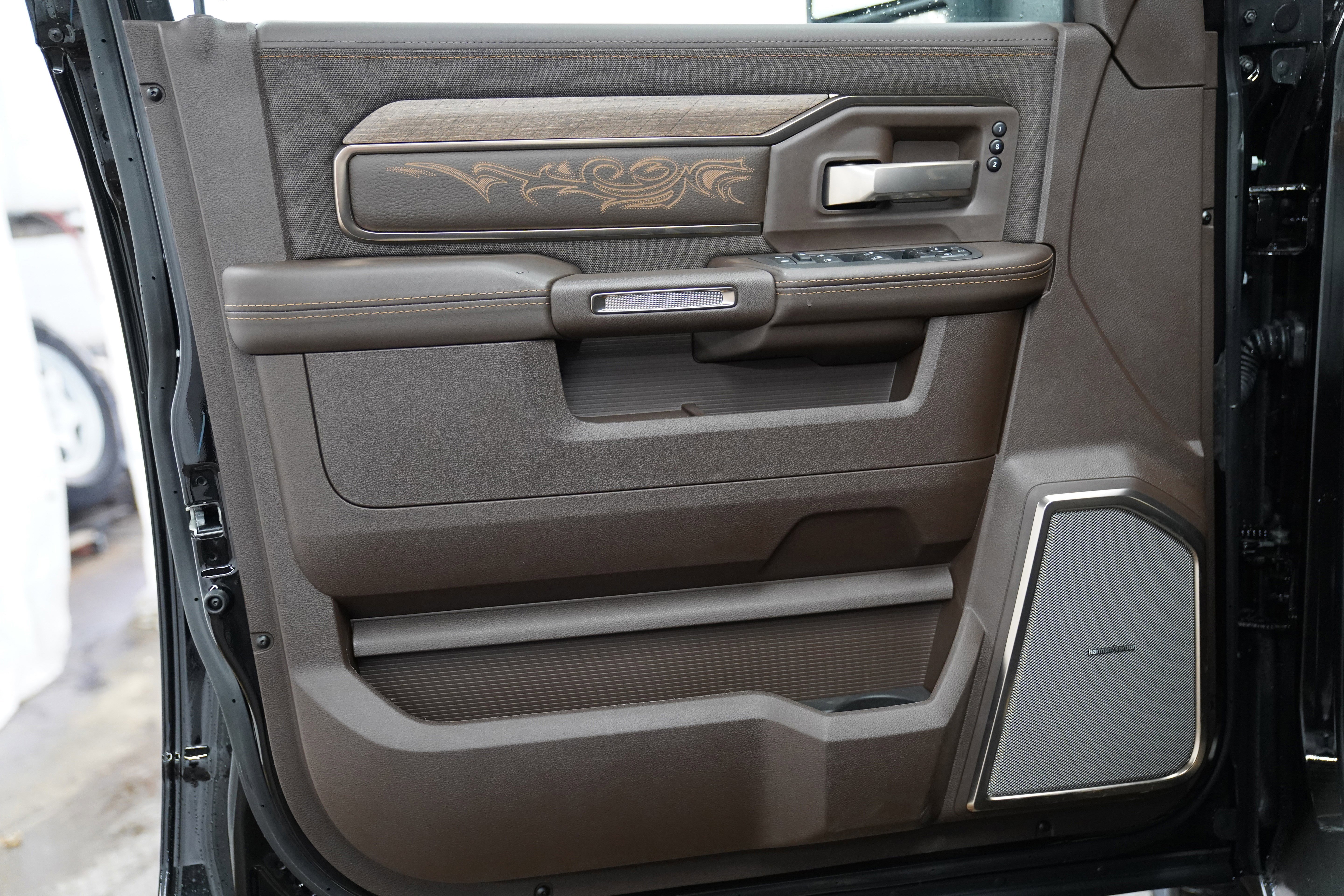 New 2025 RAM 2500 Limited image 17