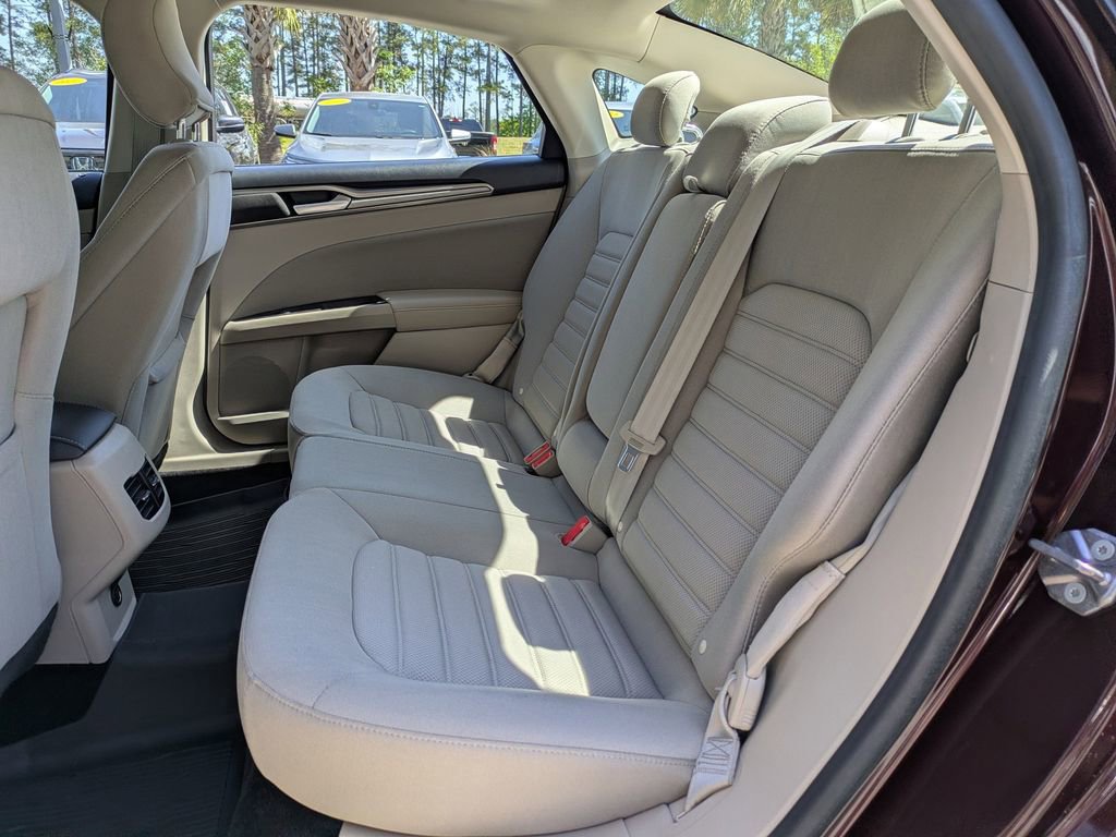 Used 2018 Ford Fusion SE w/ Fusion SE Technology Package FWD image 12