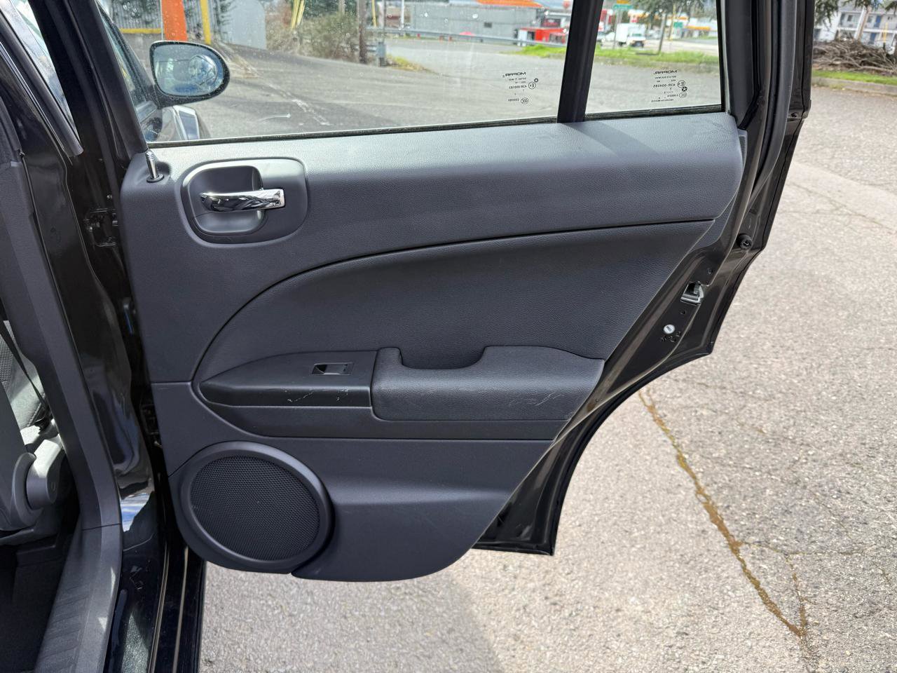 Used 2010 Dodge Caliber SXT image 16