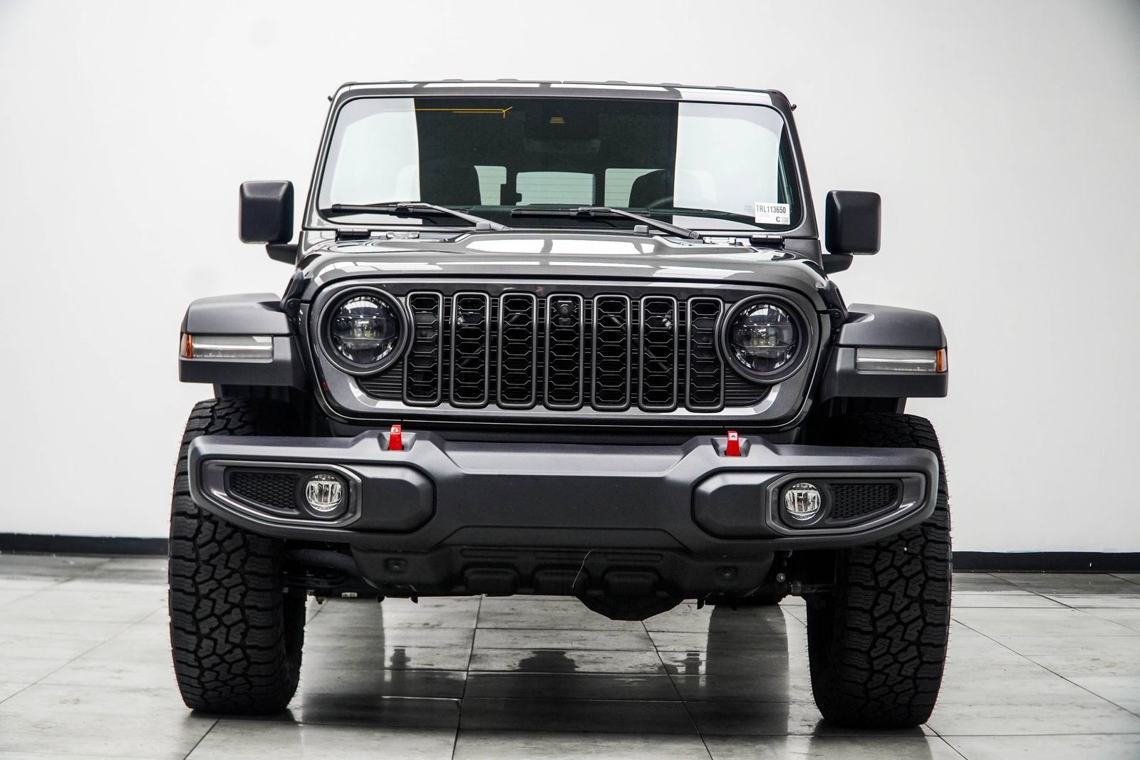 Used 2024 Jeep Gladiator Rubicon w/ Technology Group AWD/4WD image 9