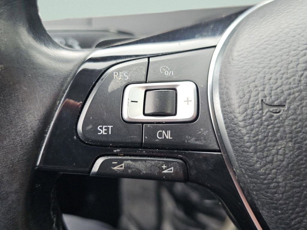 Used 2017 Volkswagen Golf SE FWD image 15