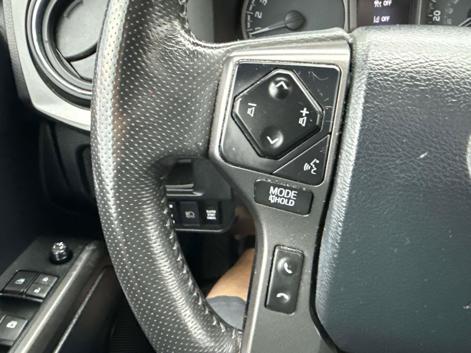 Used 2019 Toyota Tacoma TRD Sport AWD/4WD image 25