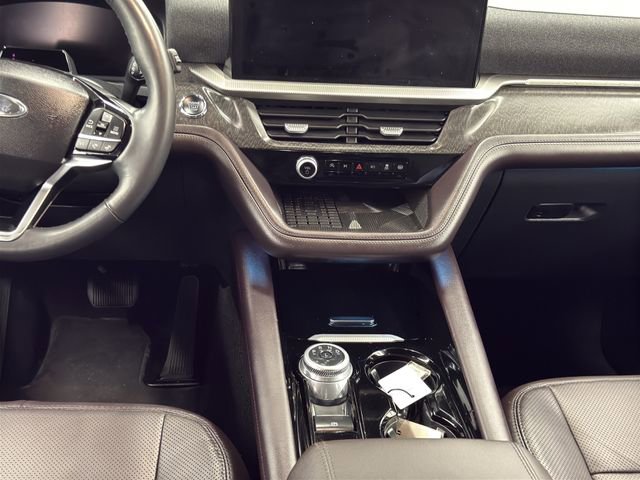 Used 2025 Ford Explorer Platinum w/ LUX Leather Package AWD/4WD image 15