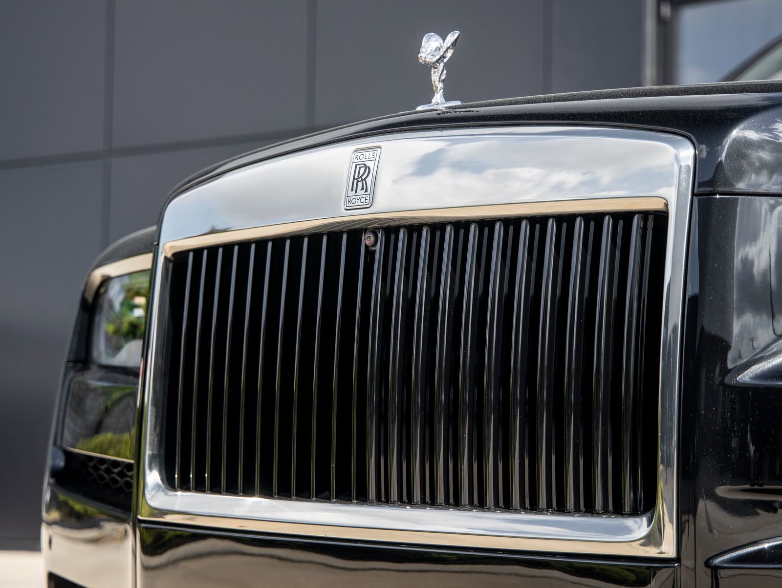 Certified 2023 Rolls-Royce Cullinan w/ Dark Exterior Package image 18