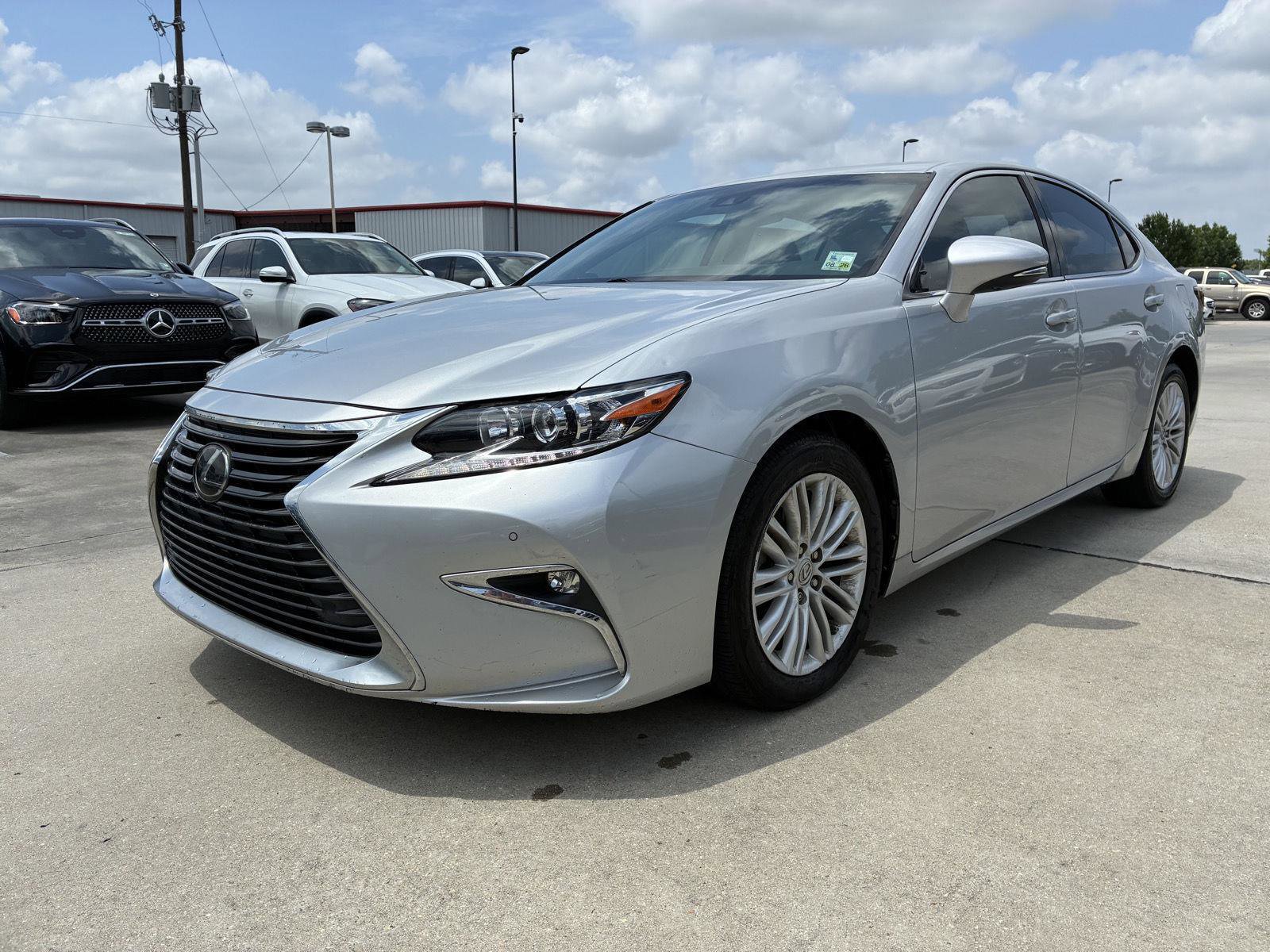 Used 2017 Lexus ES 350 w/ Premium Package FWD image 3