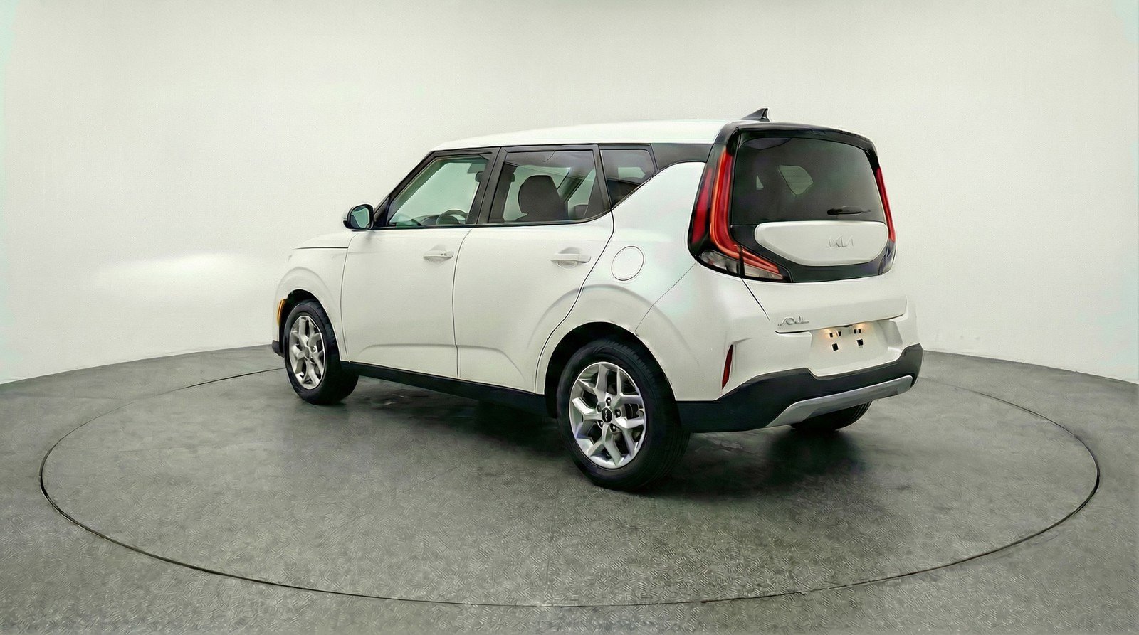 Used 2025 Kia Soul LX w/ LX Technology Package FWD image 6