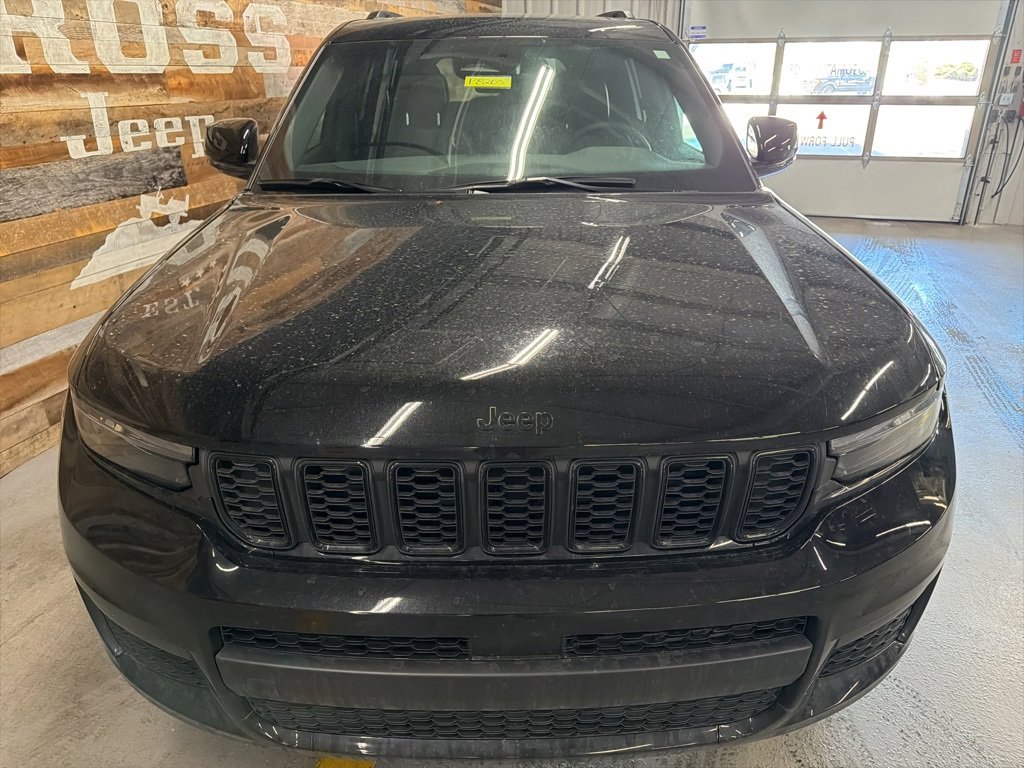 Used 2025 Jeep Grand Cherokee L Altitude image 8