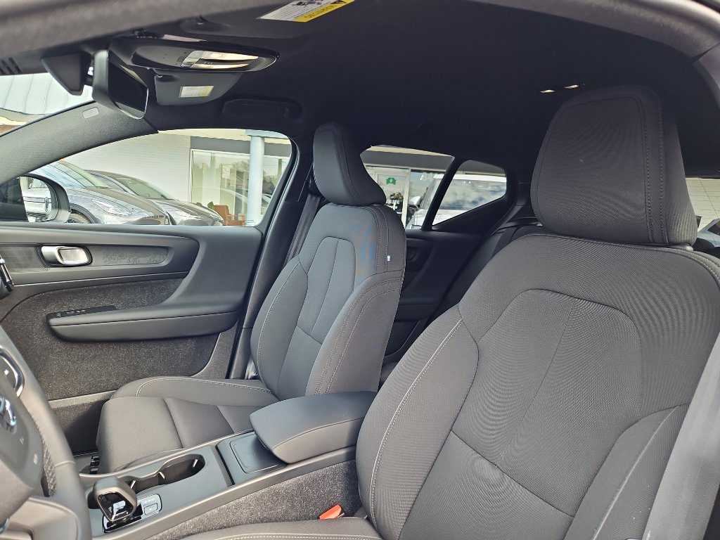 Used 2025 Volvo EX40 Core image 20