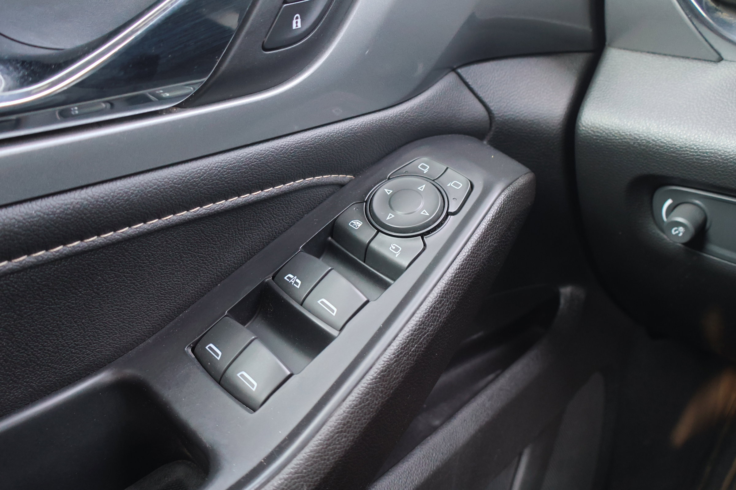 Used 2022 Chevrolet Traverse LT w/ LT Premium Package image 24