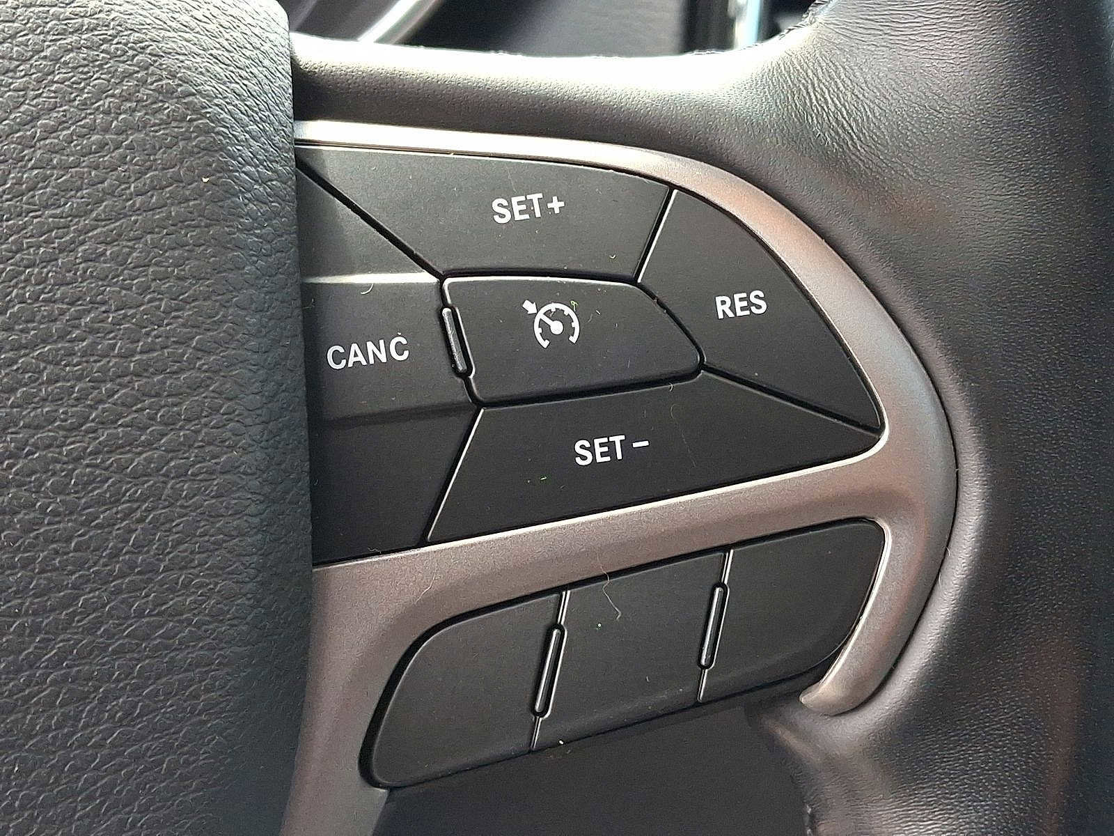 Used 2020 Jeep Grand Cherokee Limited AWD/4WD image 24