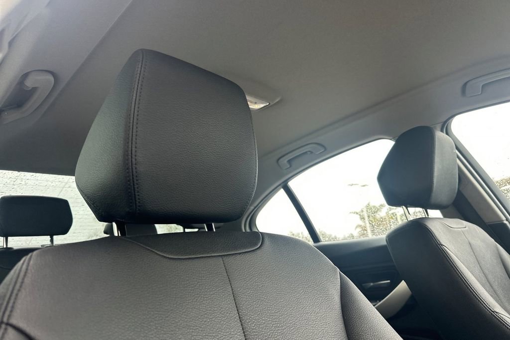 Used 2017 BMW 320i Sedan image 15