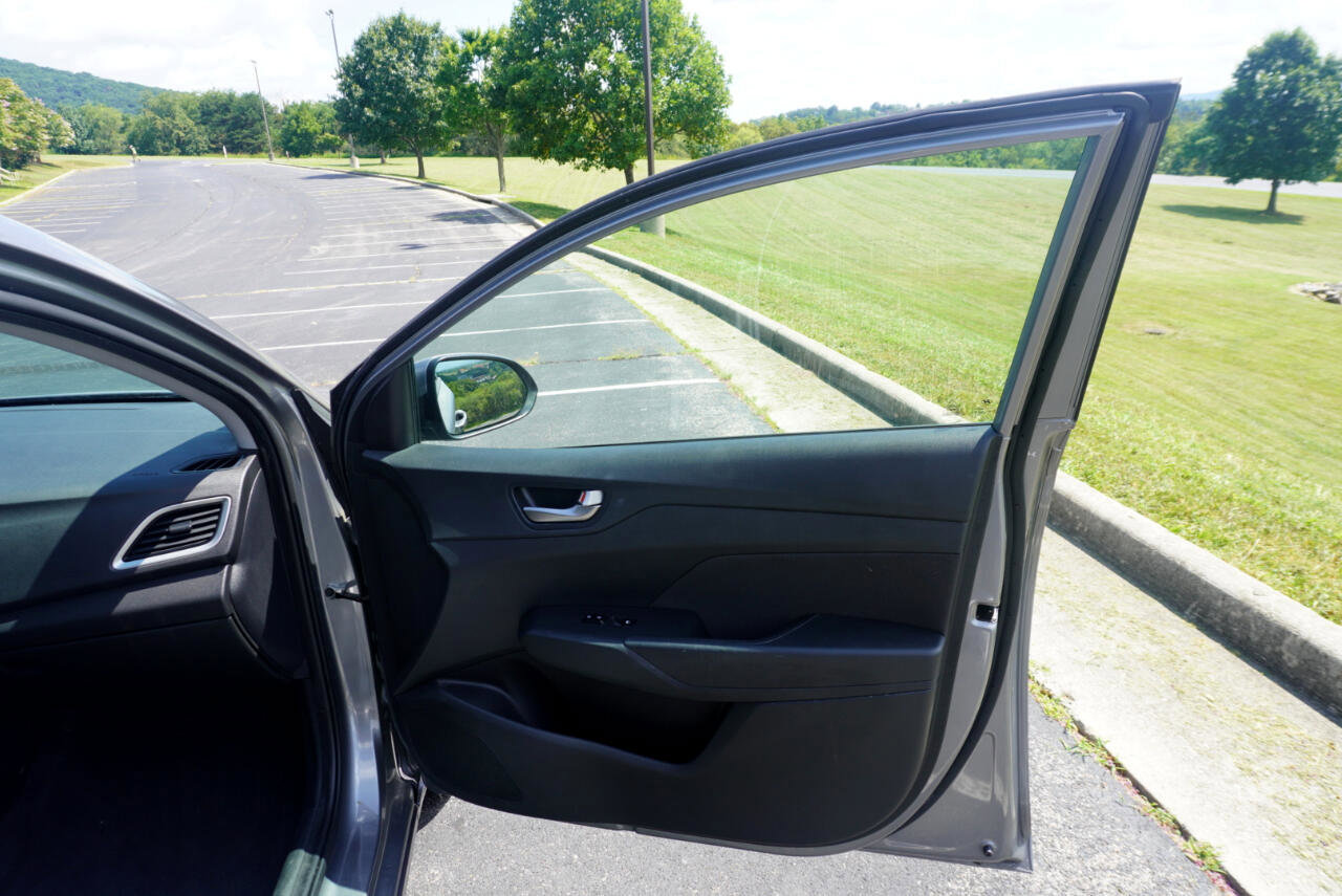 Used 2022 Hyundai Accent SE image 20