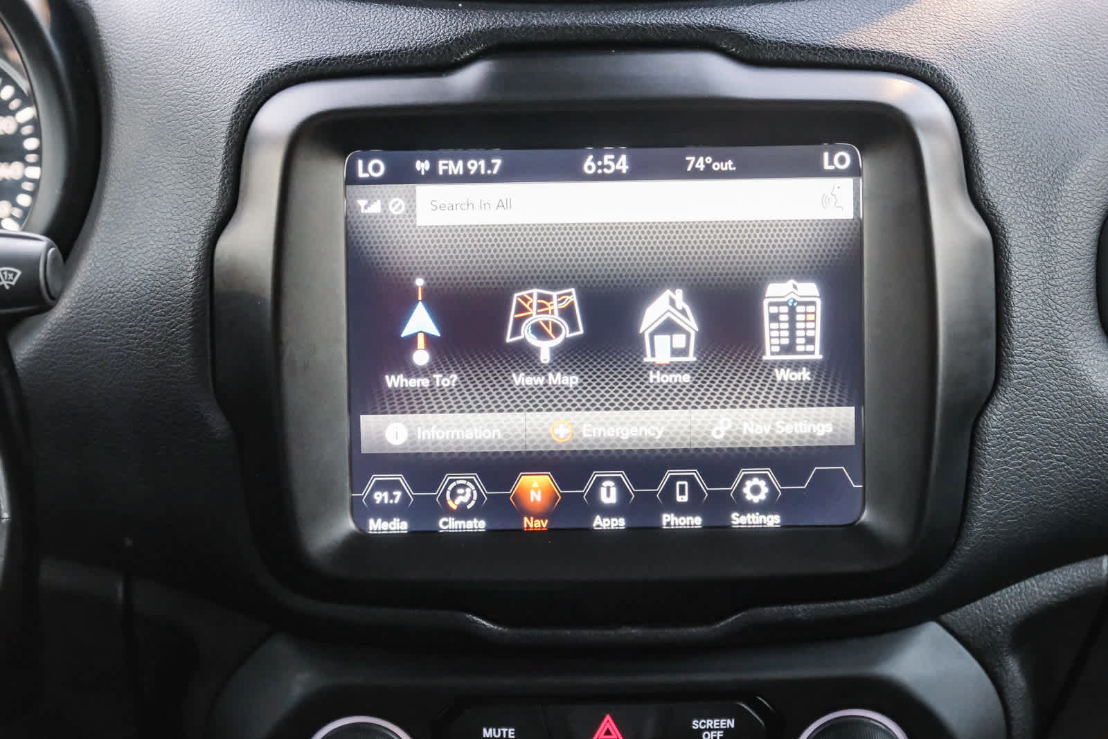 Used 2023 Jeep Renegade Latitude AWD/4WD image 16