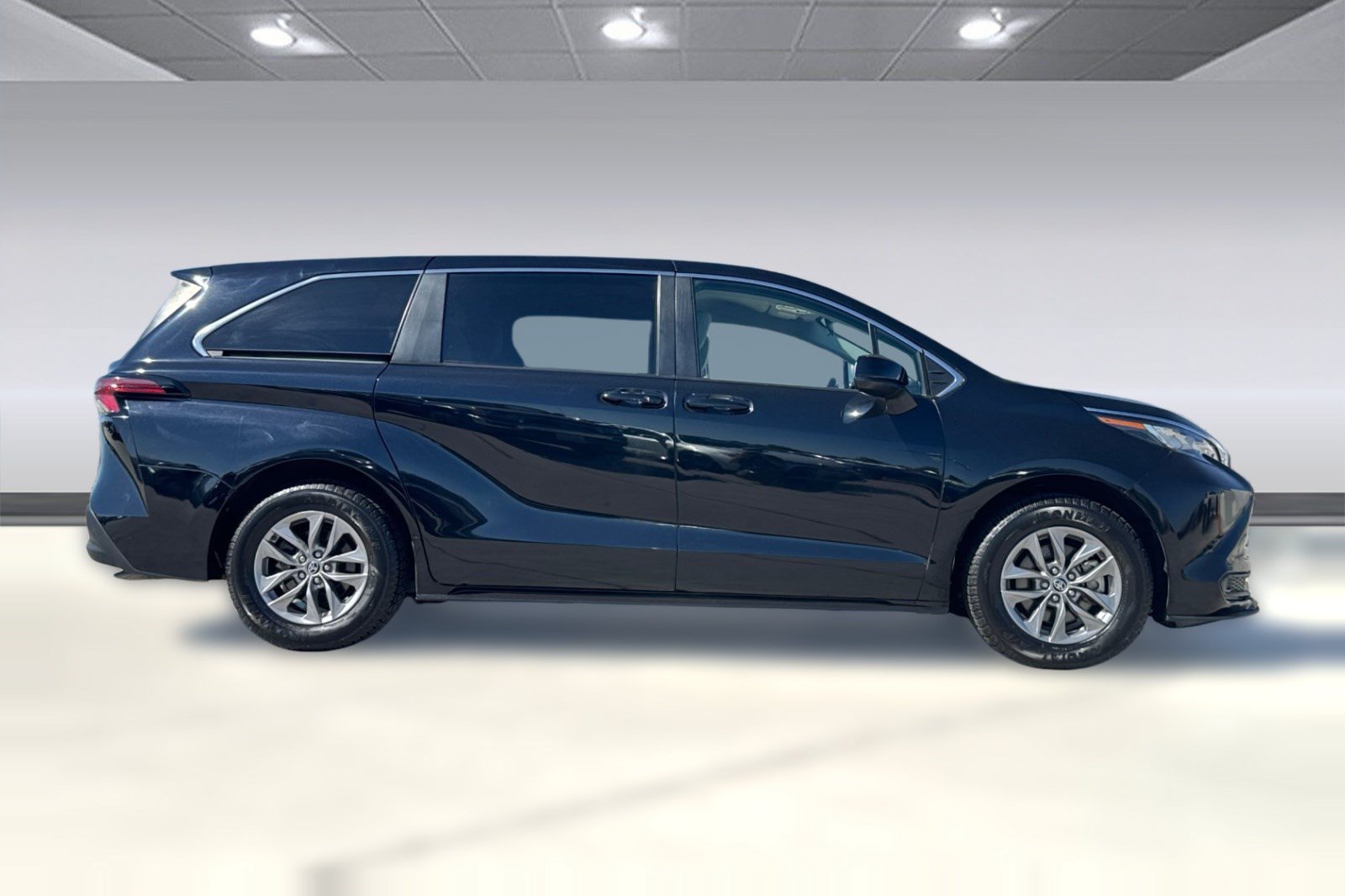 Used 2022 Toyota Sienna LE FWD image 8