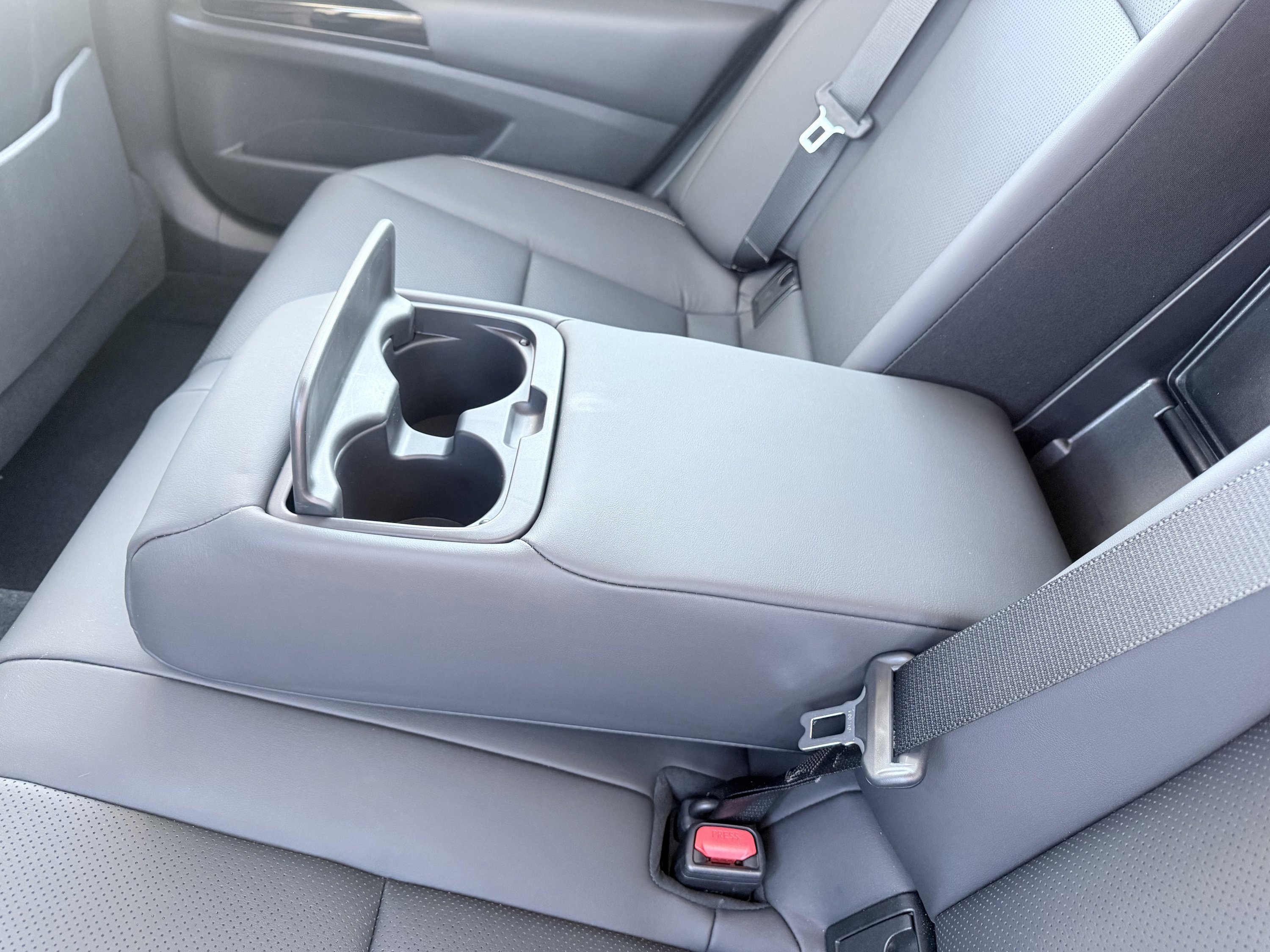 Used 2025 Lexus ES 300h ES 300h F SPORT Design w/ Premium Package image 17