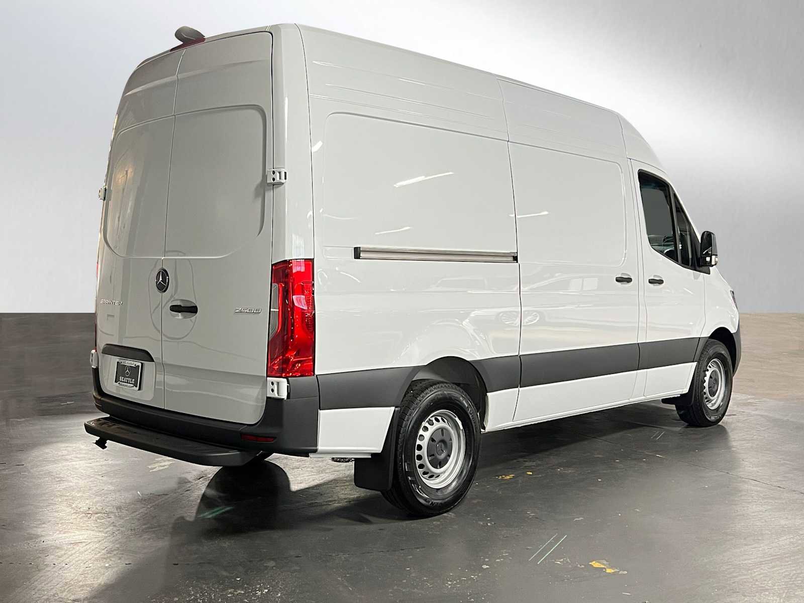 Used 2025 Mercedes-Benz Sprinter 2500 image 3