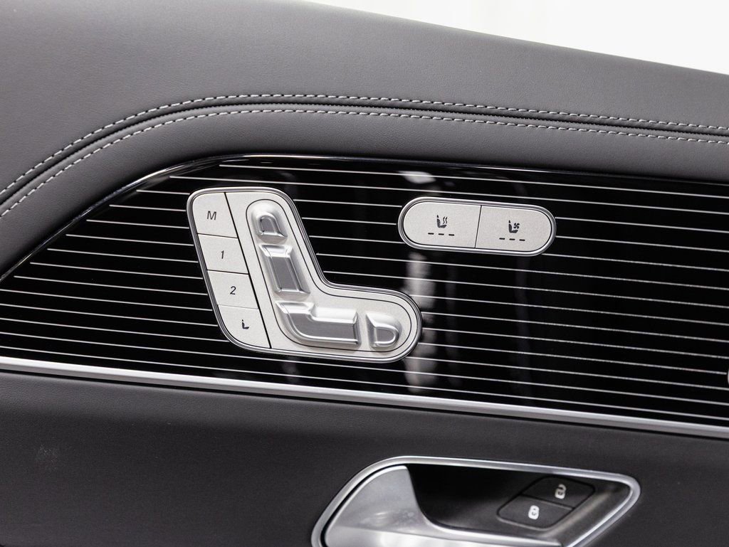 Used 2024 Mercedes-Benz Maybach GLS 600 4MATIC image 28