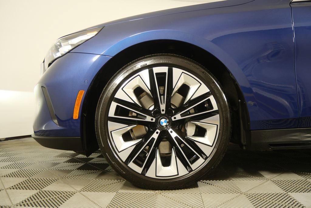 Certified 2025 BMW 530i image 7
