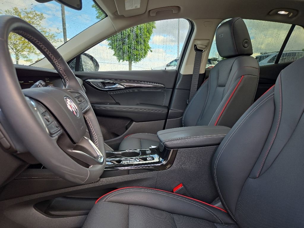 Used 2023 Buick Envision Essence w/ Sport Touring Package AWD/4WD image 39