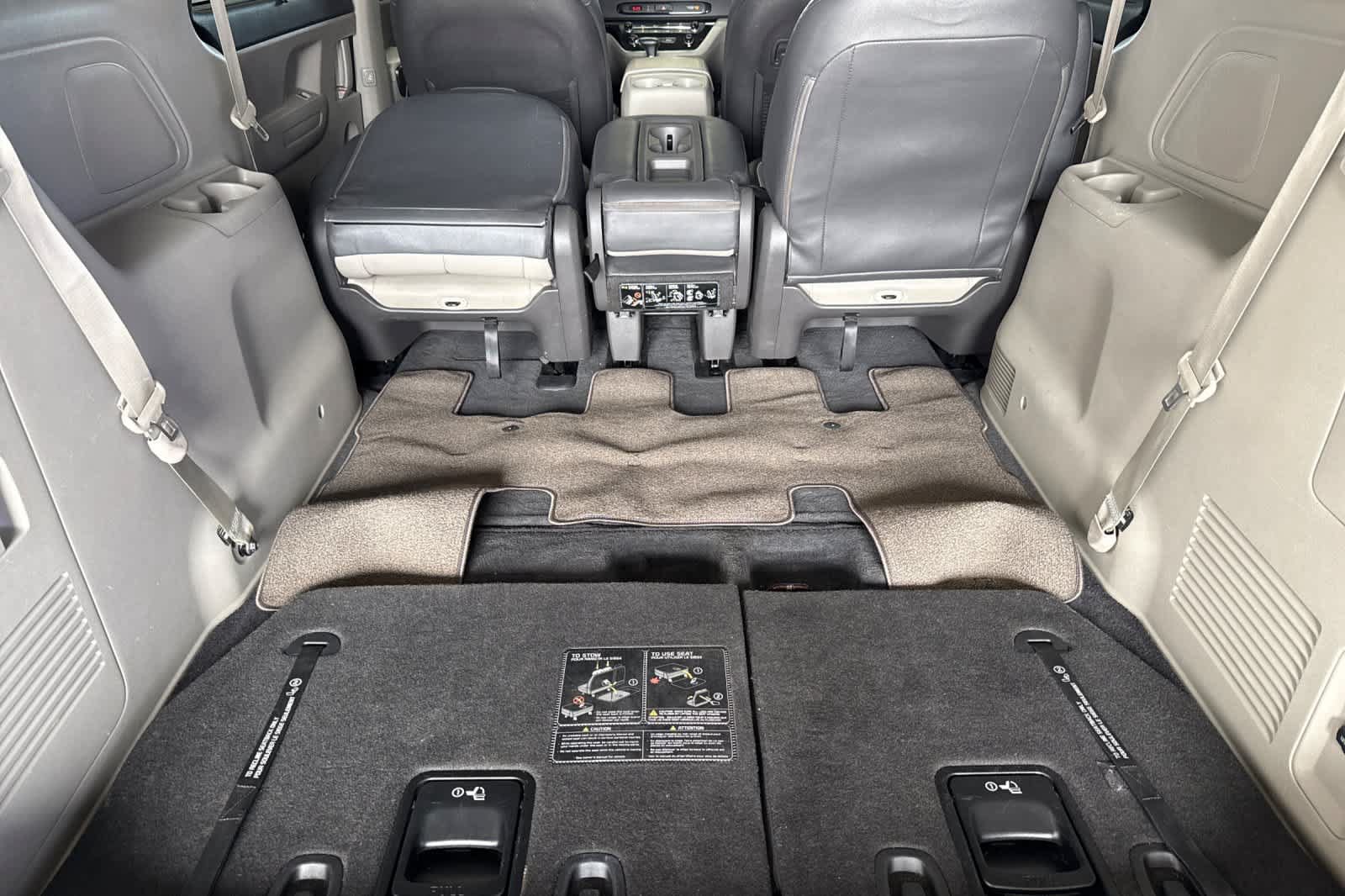 Used 2017 Kia Sedona LX w/ LX Essentials Premium Package FWD image 17