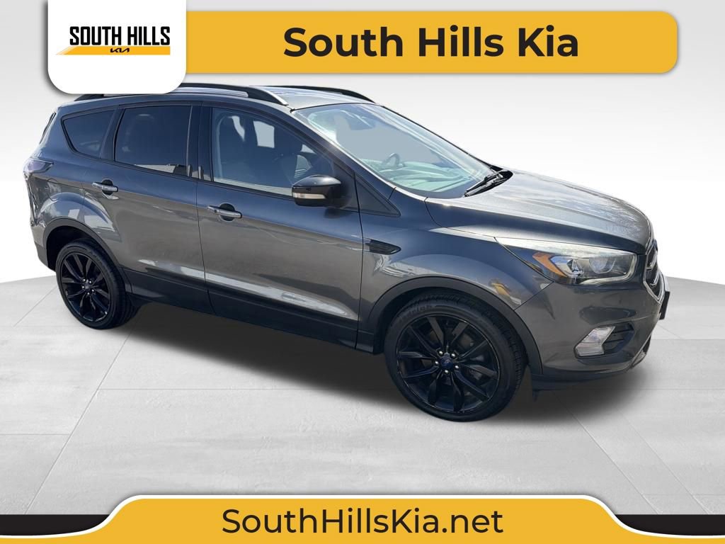 Used 2017 Ford Escape Titanium image 1