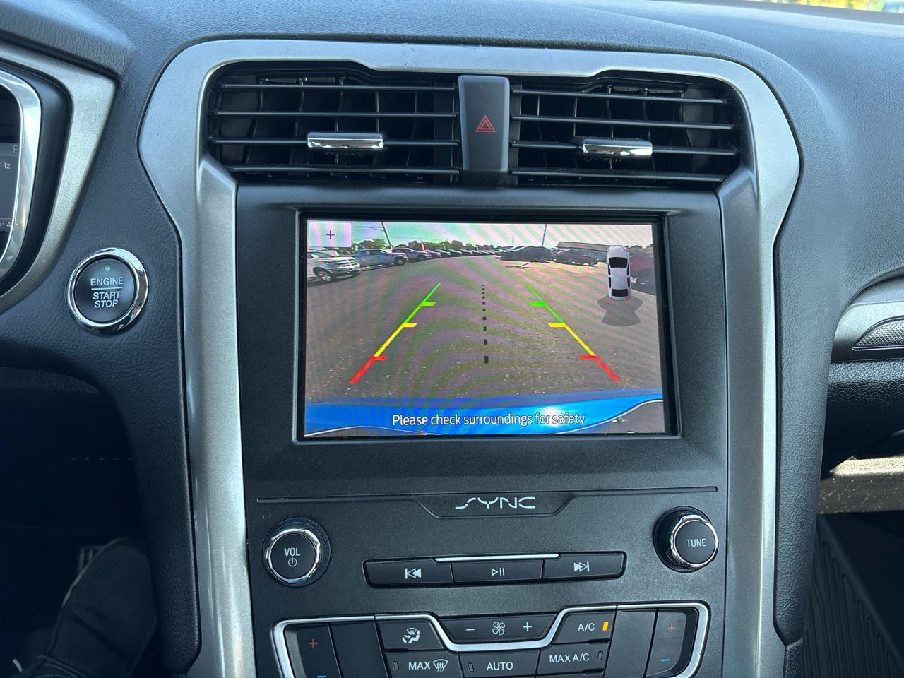 Used 2020 Ford Fusion SE FWD image 19