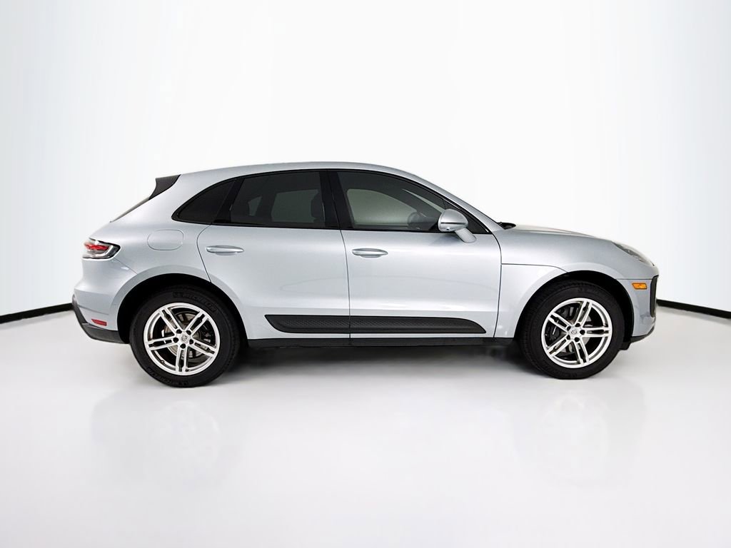Certified 2025 Porsche Macan image 8