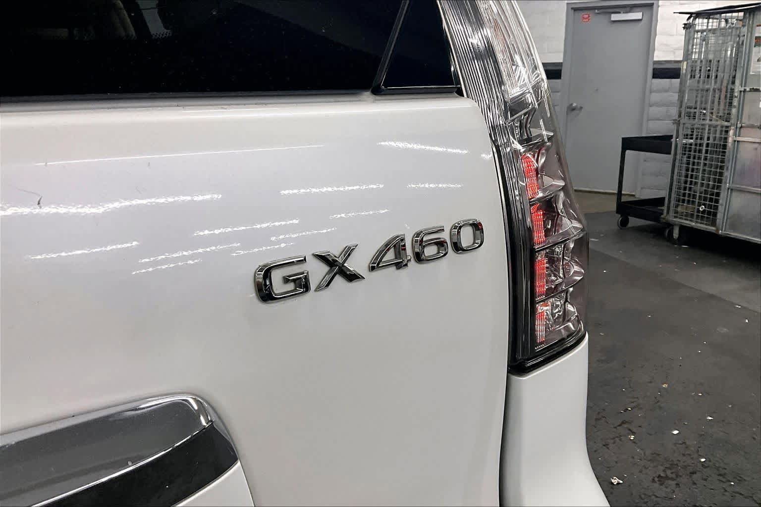 Used 2016 Lexus GX 460 Luxury w/ Preferred Accessory Package AWD/4WD image 9