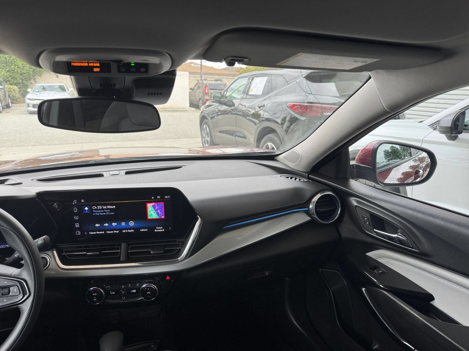Used 2025 Chevrolet Trax LT FWD image 34