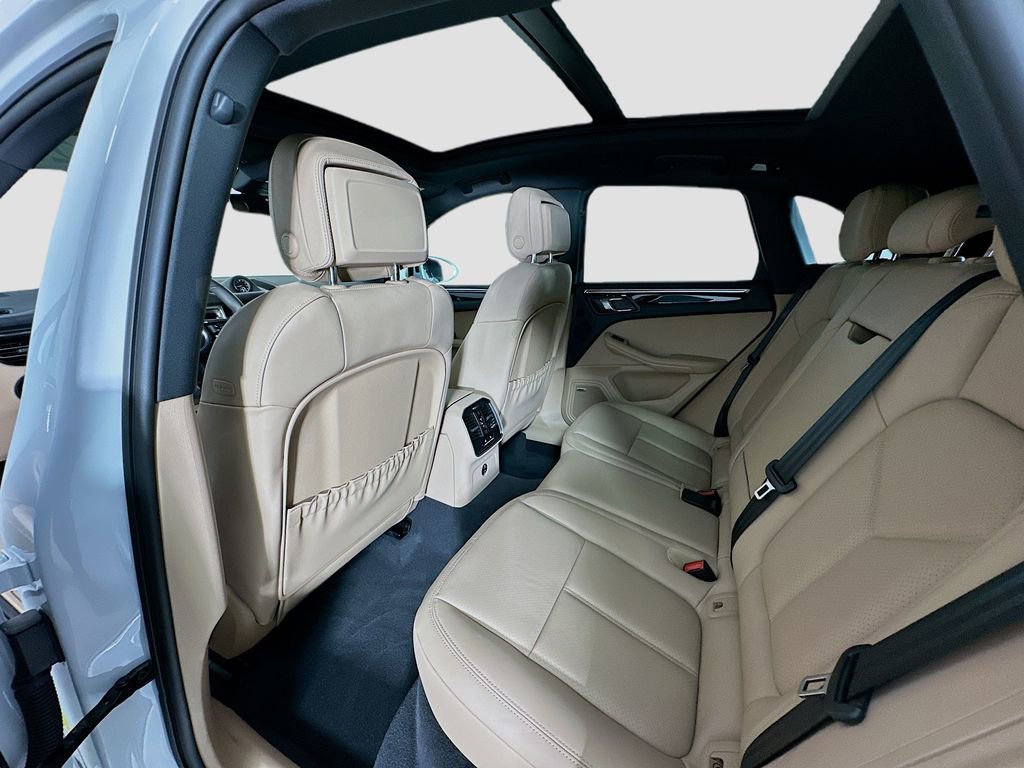 Used 2025 Porsche Macan image 24