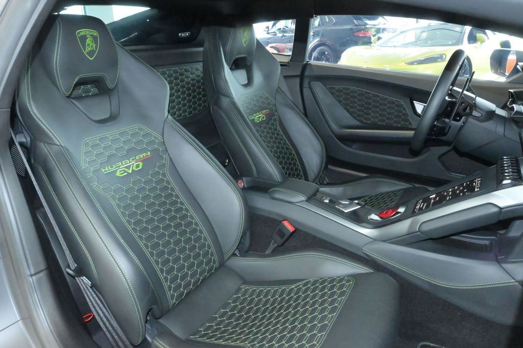 Used 2023 Lamborghini Huracan EVO RWD image 3
