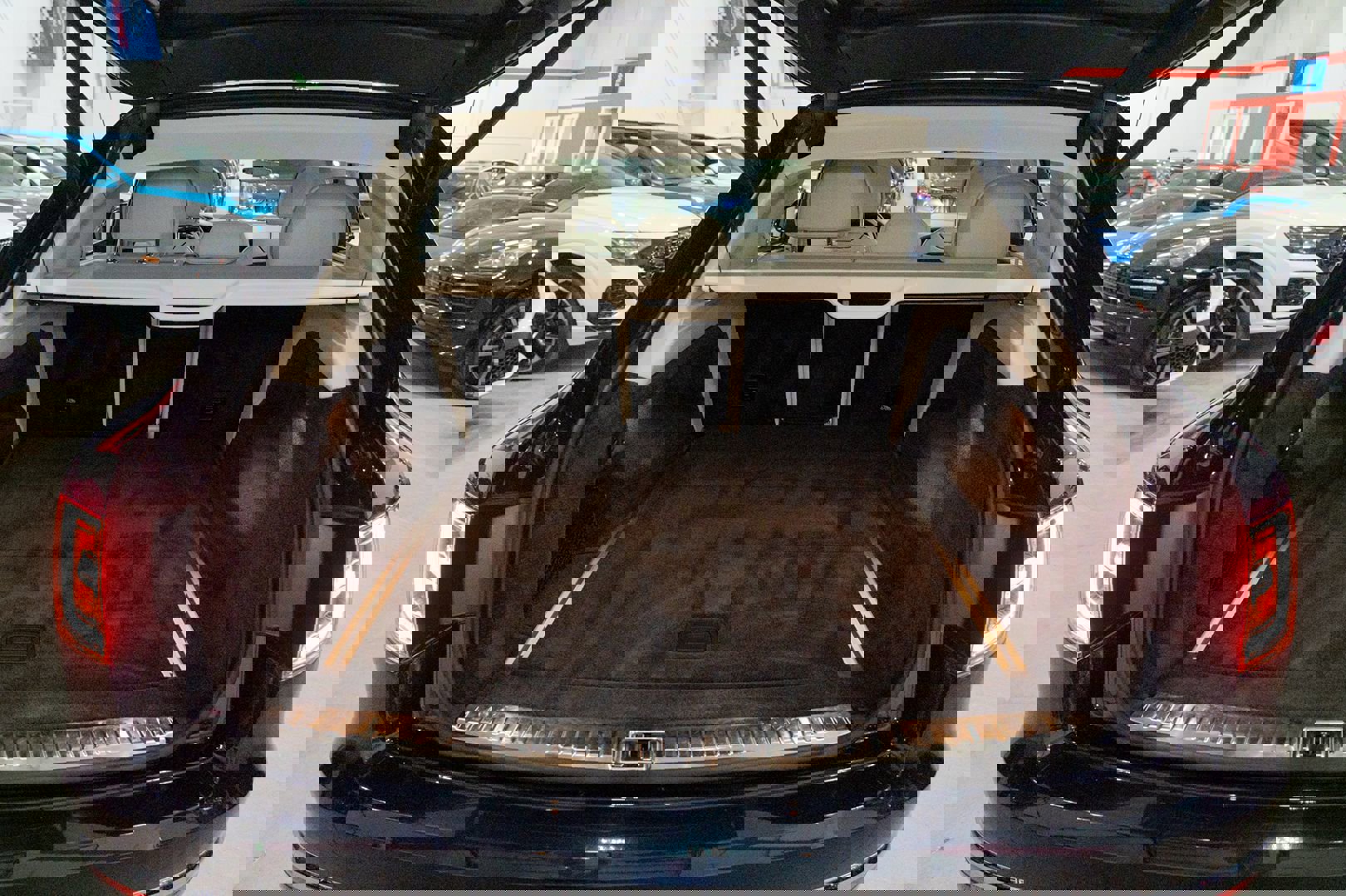 Used 2020 Bentley Bentayga V8 image 30