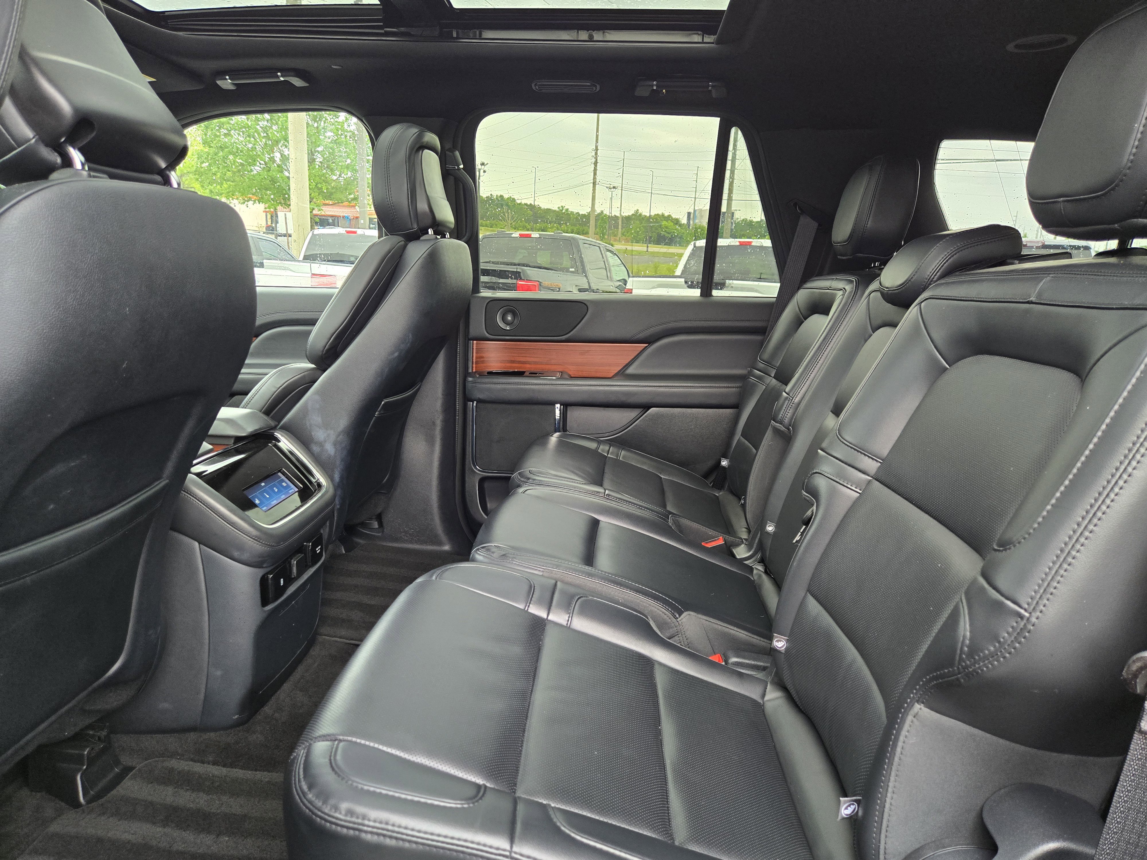 Used 2024 Lincoln Navigator Premiere AWD/4WD image 16