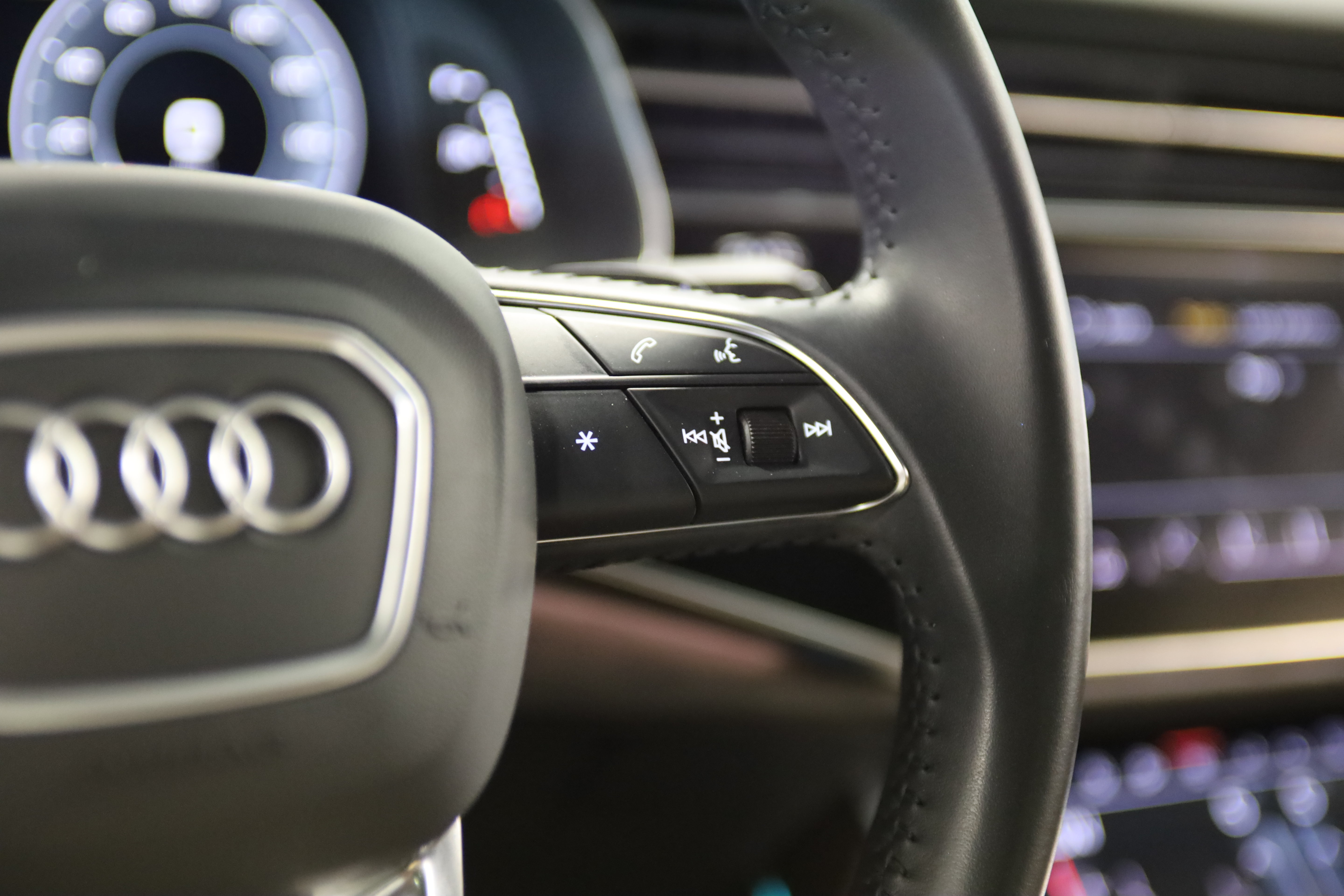 Used 2019 Audi Q8 Prestige AWD/4WD image 26