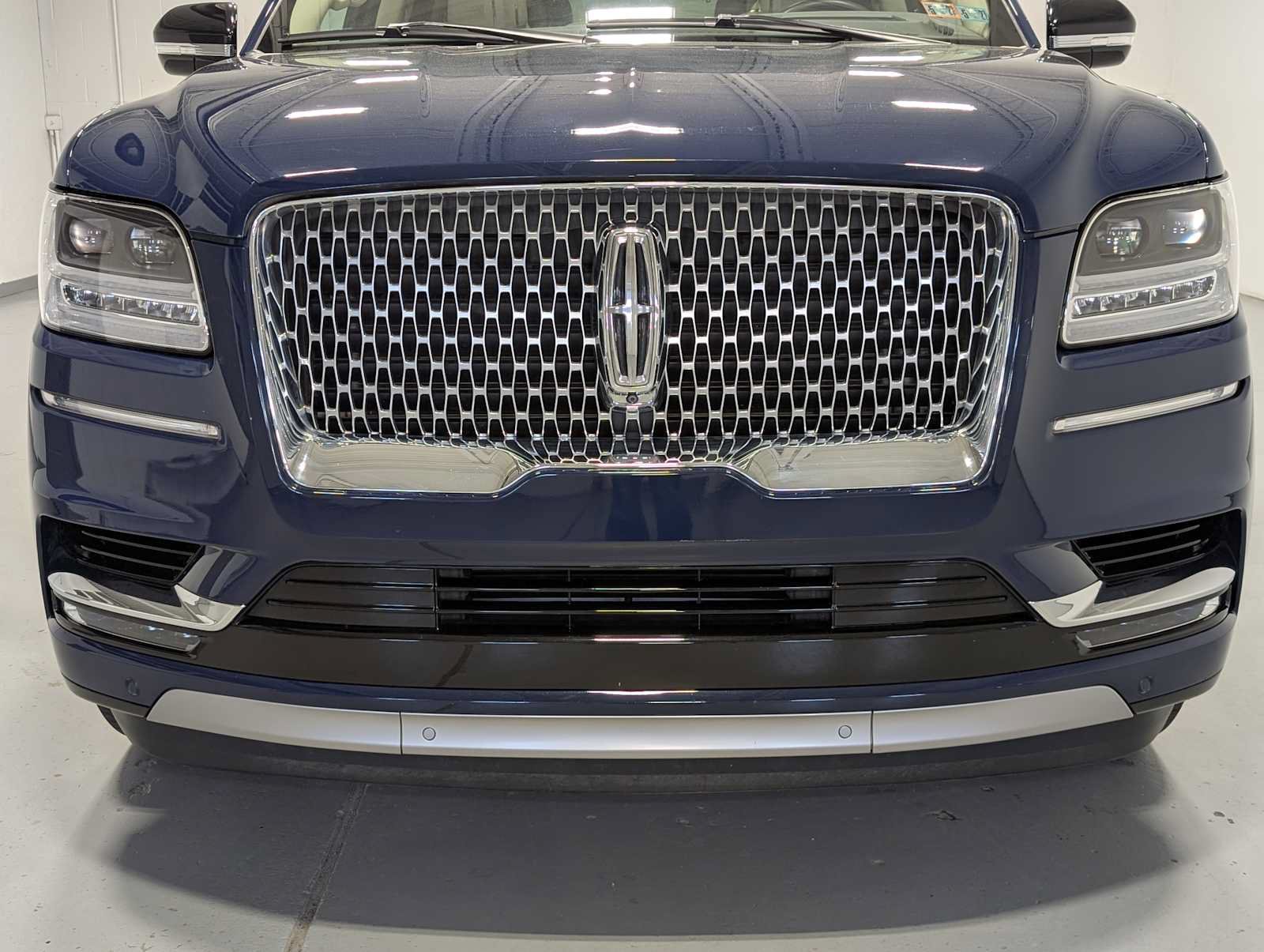 Used 2020 Lincoln Navigator Reserve w/ Luxury Package AWD/4WD image 2