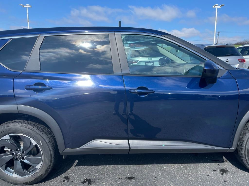 Used 2024 Nissan Rogue SV FWD image 26