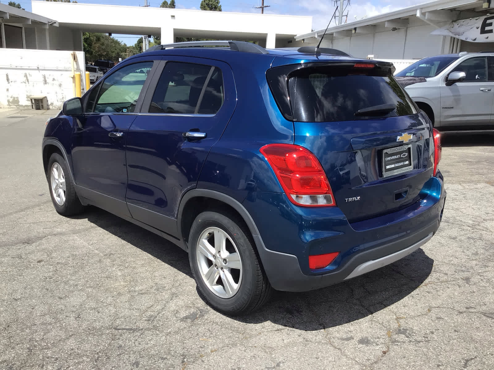 Used 2019 Chevrolet Trax LT w/ Driver Confidence Package FWD image 3