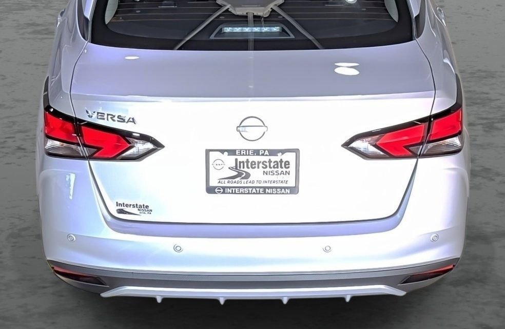 Used 2025 Nissan Versa SV w/ Trunk Package image 11