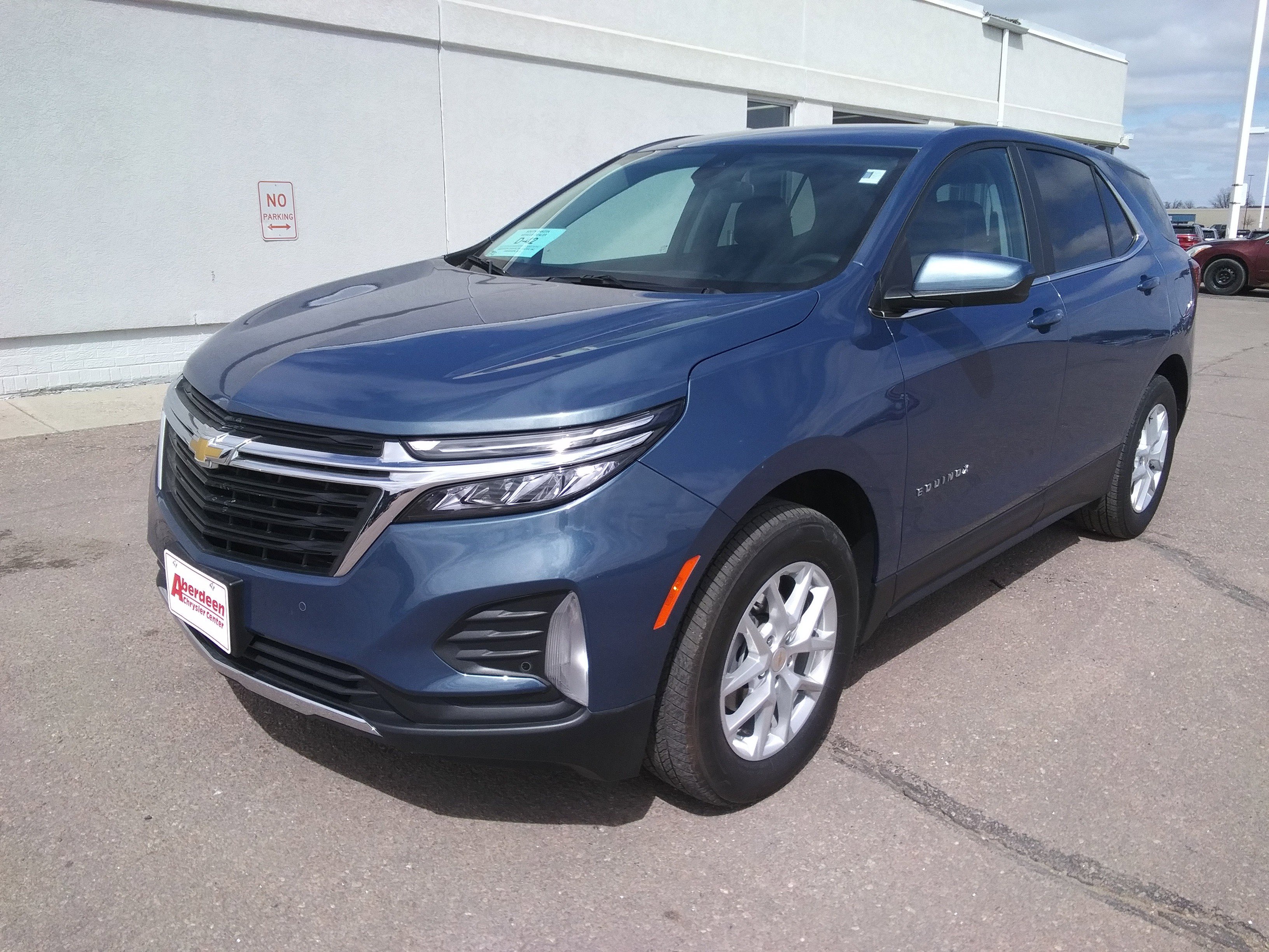 Used 2024 Chevrolet Equinox LT AWD/4WD image 2