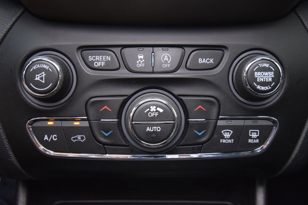Used 2017 Jeep Cherokee Limited AWD/4WD image 35