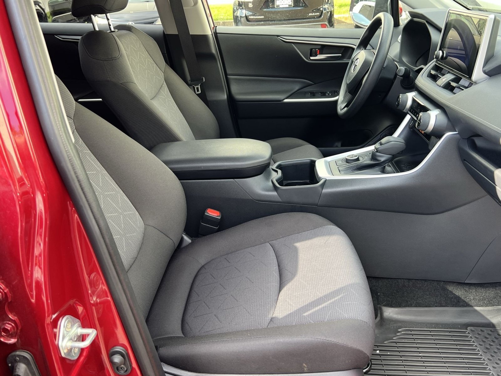 Used 2025 Toyota RAV4 XLE AWD/4WD image 27
