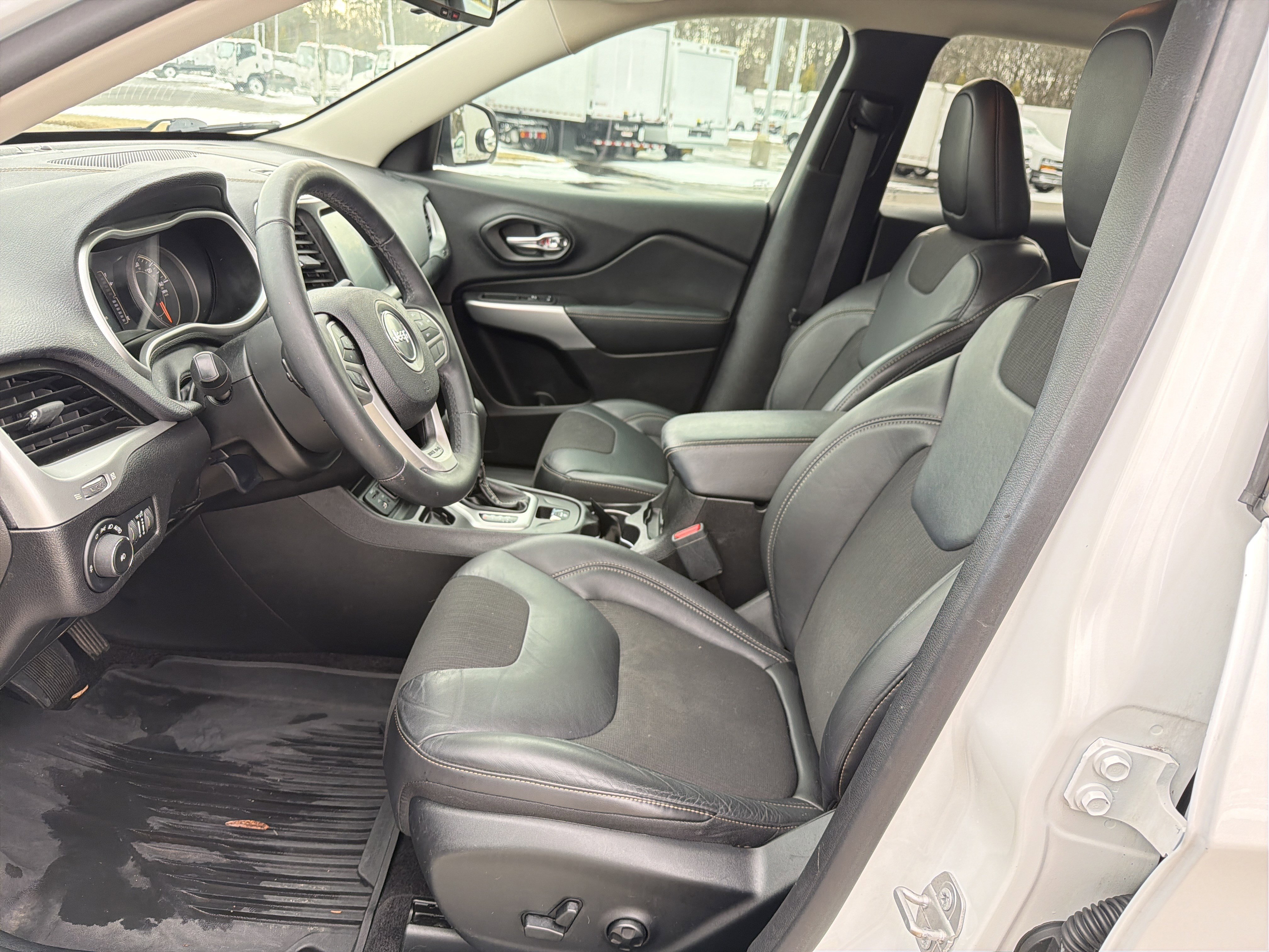 Used 2018 Jeep Cherokee Latitude Plus image 16