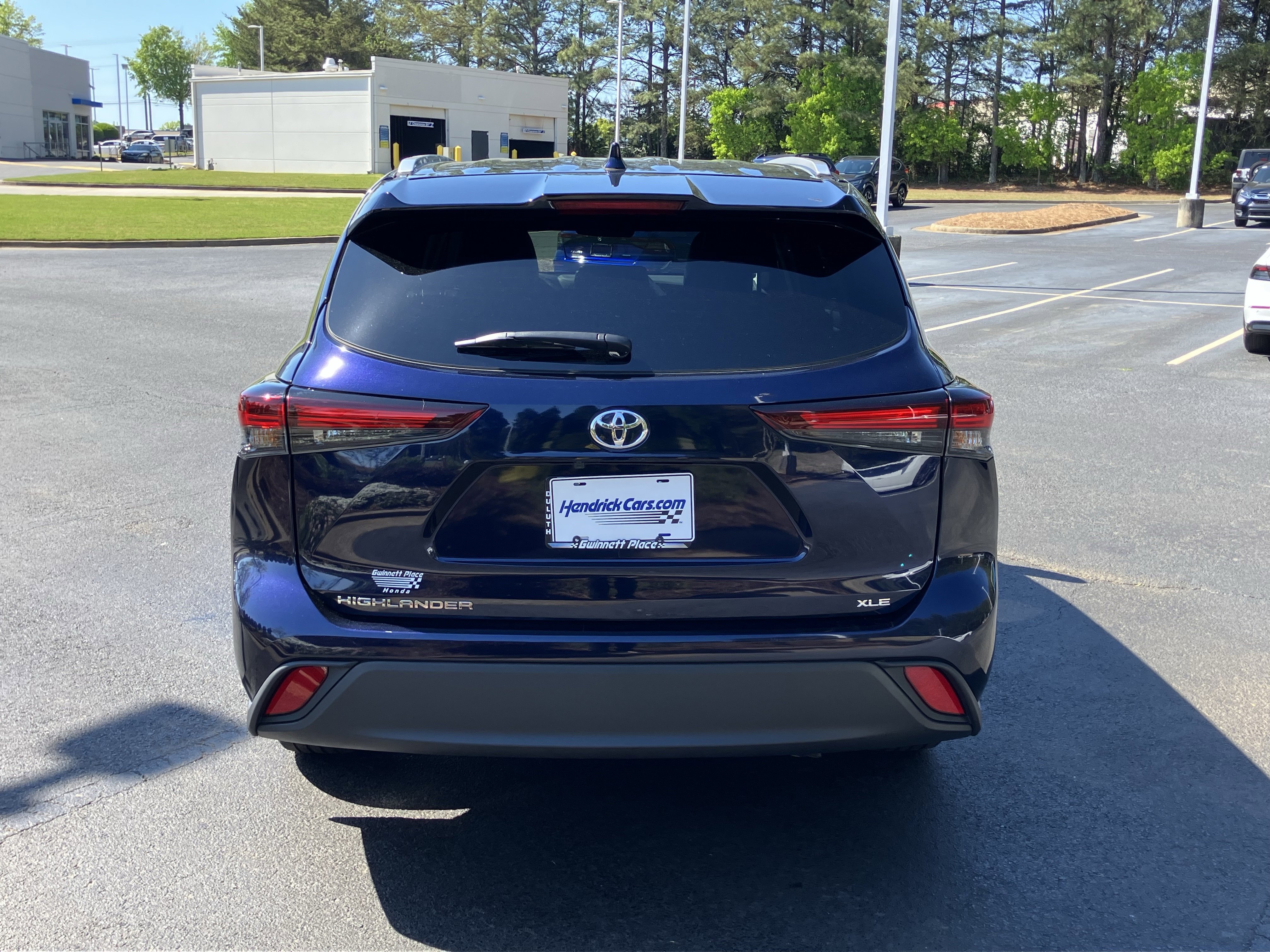 Used 2025 Toyota Highlander XLE FWD image 9