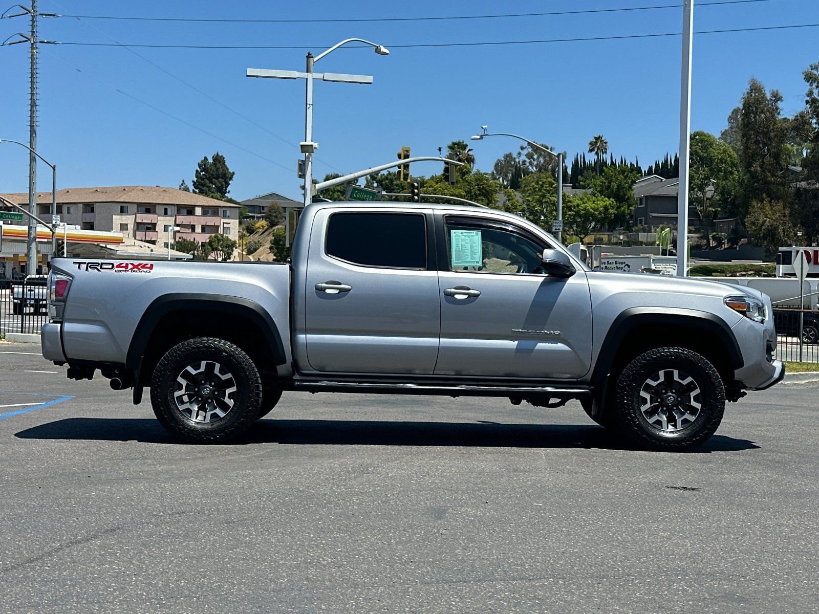 Used 2020 Toyota Tacoma TRD Off-Road w/ Technology Package AWD/4WD image 6
